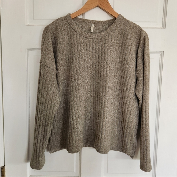 Rylee + Cru Women's Ribbed Top - Picture 3 of 6